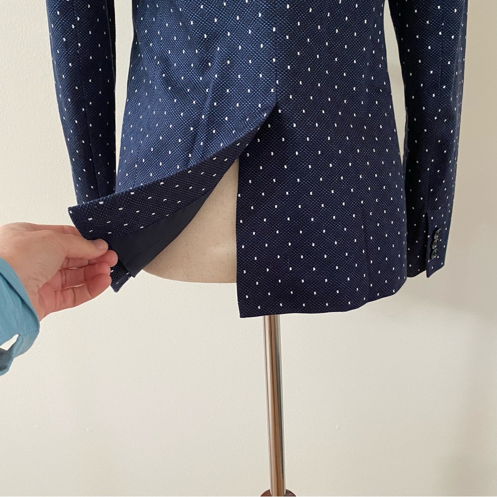 Banana Republic Blazer Navy with White Polka Dots. Women’s size 4. - Picture 8 of 15